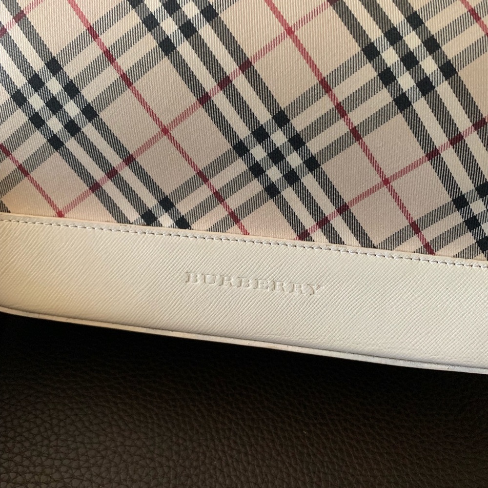 Burberry two side pocket shoulder bag - Picture 2 of 8